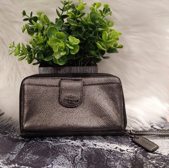 COACH METALIC WRISTLET - Picture 4 of 12